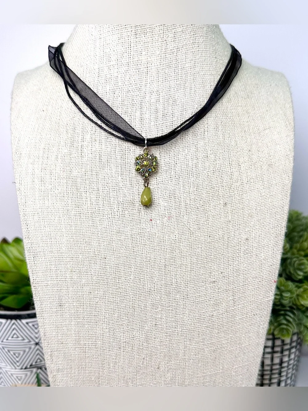 🖤Dainty Green Pendant on Layered Ribbon Cord